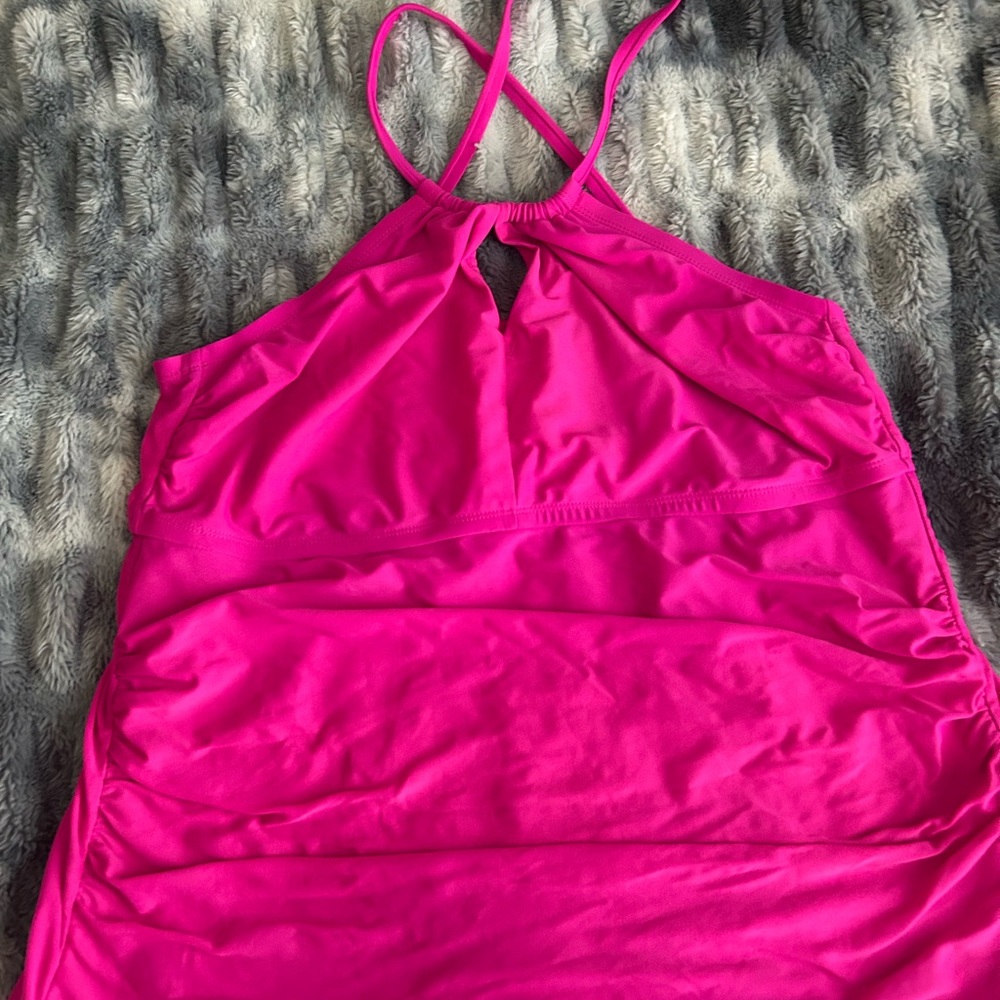Vibrant Pink swim top sz 1X
